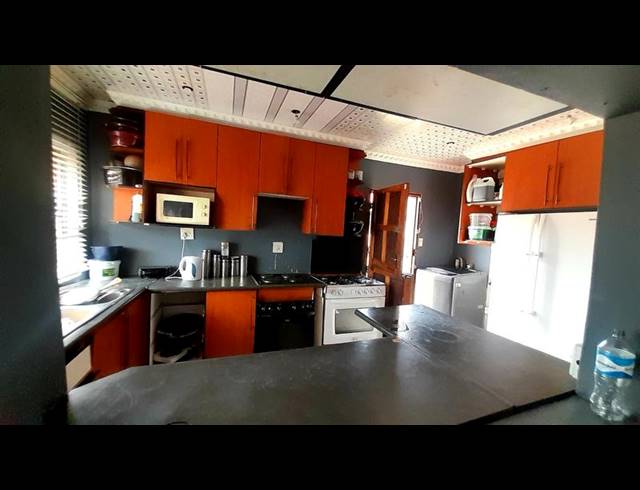 5 BEDROOM HOUSE FOR SALE IN DANVILLE